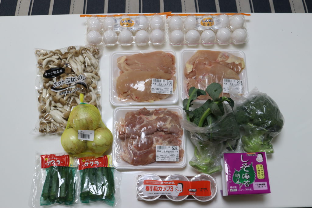 当時スーパーで購入した鶏肉、卵、納豆、野菜などの食材